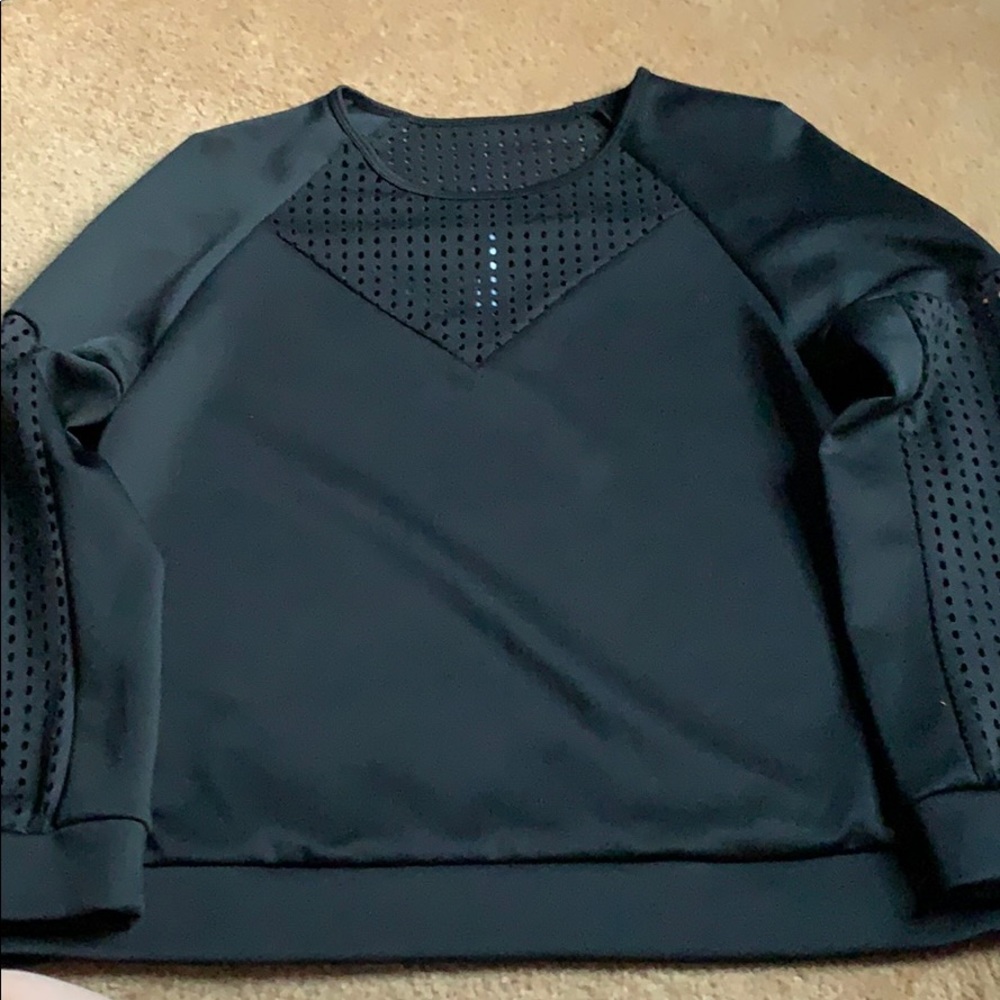 Fabletics workout laser cut black pull-over